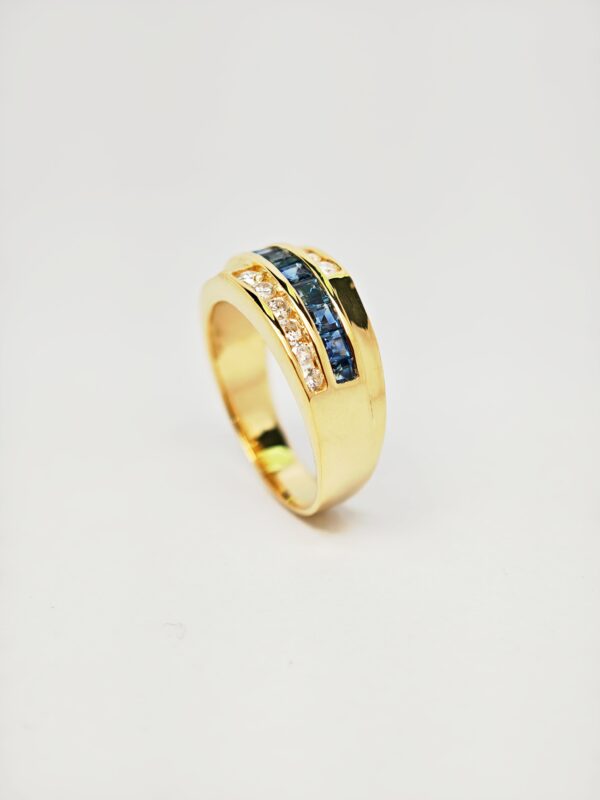 18K Yellow Gold Diamond & Blue Sapphire Ring