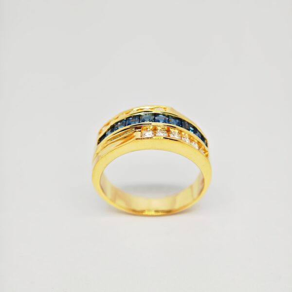 18K Yellow Gold Diamond & Blue Sapphire Ring