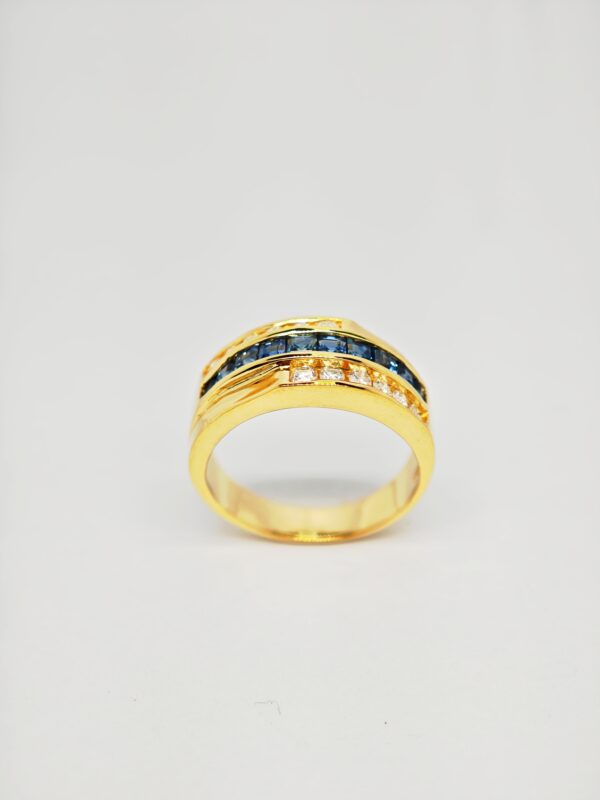 18K Yellow Gold Diamond & Blue Sapphire Ring