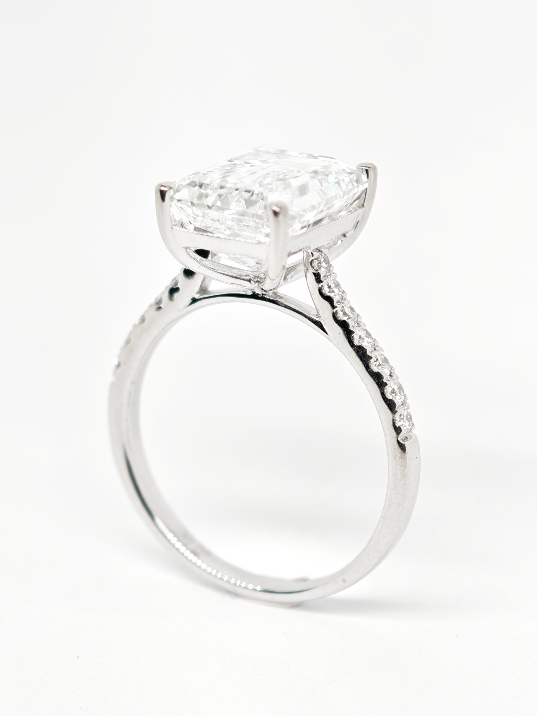 18K White Gold LG Ring