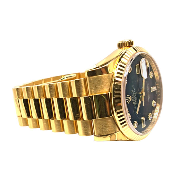 18K Yellow Gold Rolex Day-Date 36 Mop & Diamond 118238