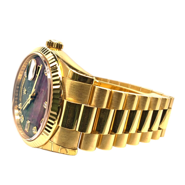18K Yellow Gold Rolex Day-Date 36 Mop & Diamond 118238