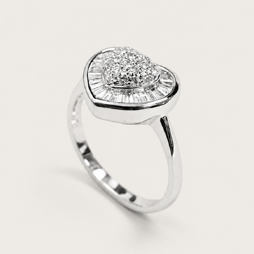18K White Gold Diamond Ring