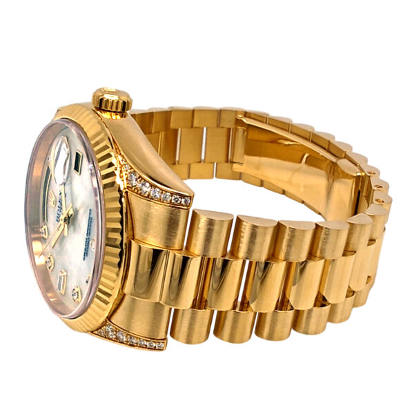 18K Yellow Gold Rolex Day-Date 36 Mop & Diamond 118338