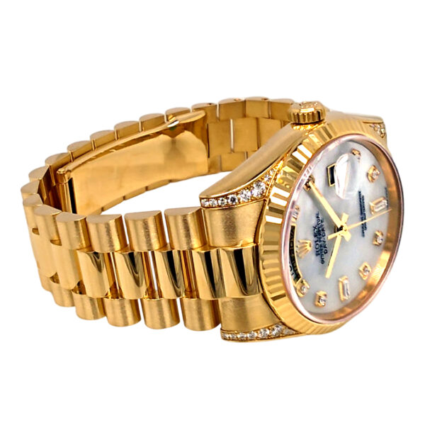 18K Yellow Gold Rolex Day-Date 36 Mop & Diamond 118338