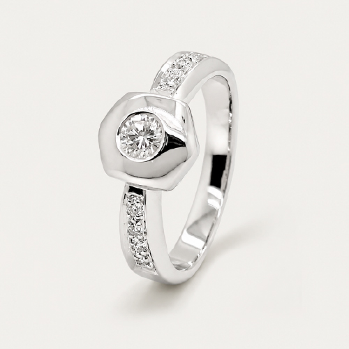 18K White Gold Diamond Ring