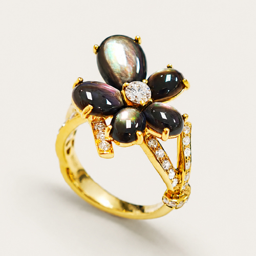 18K Yellow Gold Diamond & Mother of Pearl Ring ‘Mauboussin’