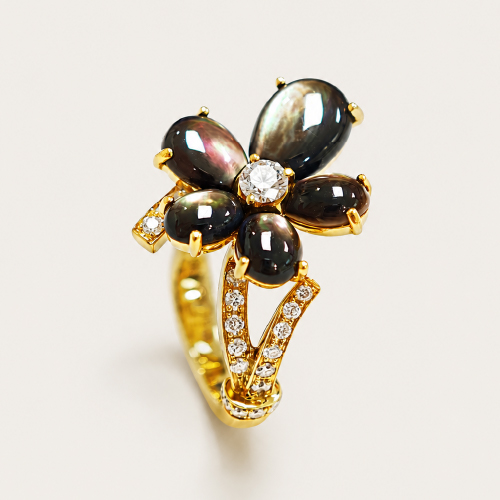 18K Yellow Gold Diamond & Mother of Pearl Ring ‘Mauboussin’