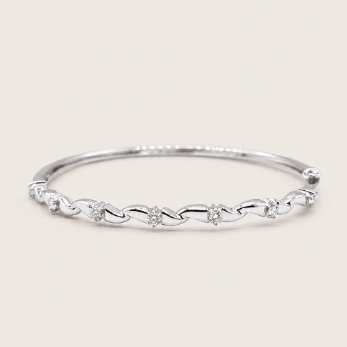 18K White Gold Diamond Bangle
