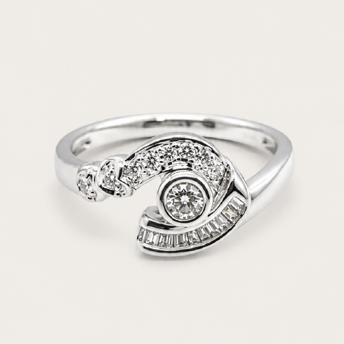 18K White Gold Diamond Ring