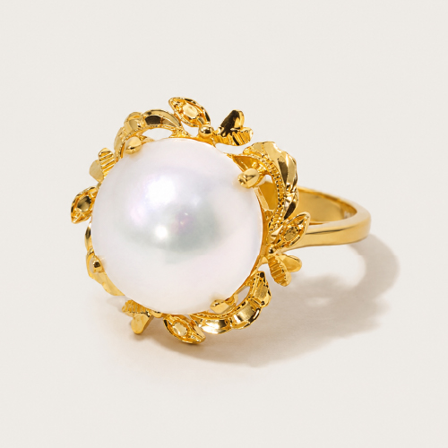 20K Yellow Gold Mother Of Pearl Ring
