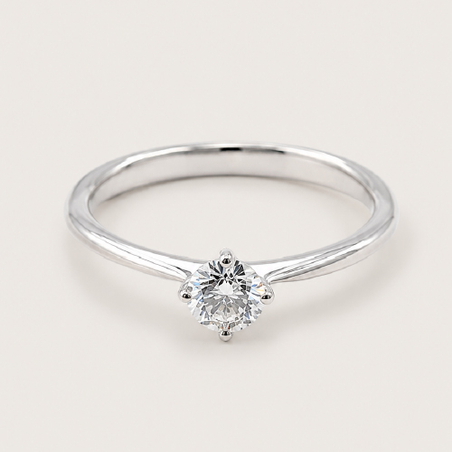 18K White Gold Diamond Ring