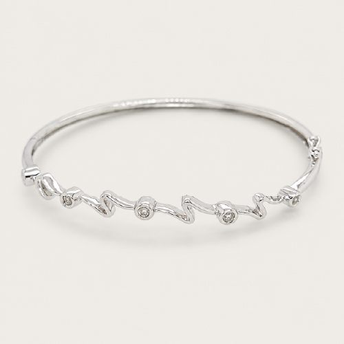 Zig Zag Patterned Diamond Bangle