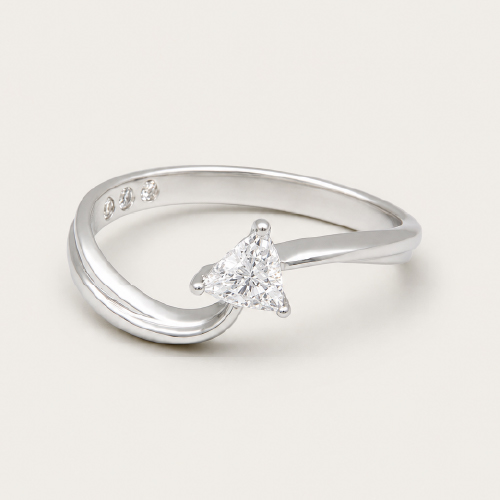 18K White Gold Diamond Ring