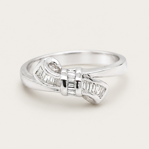 18K White Gold Diamond Ring