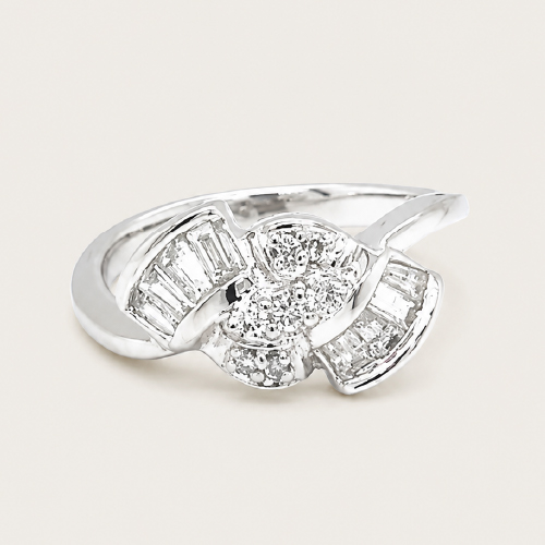 18K White Gold Diamond Ring