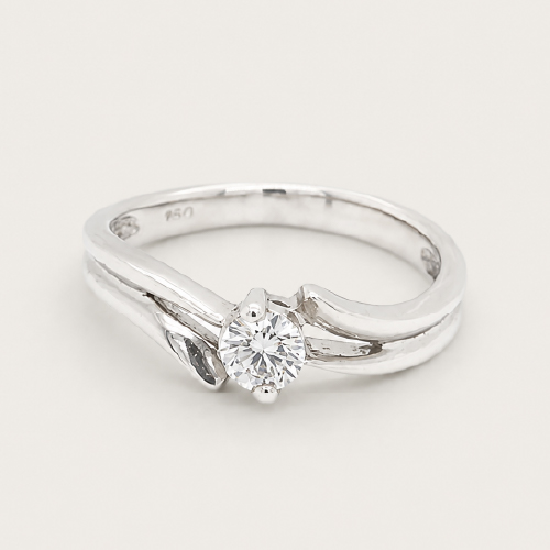 18K White Gold Diamond Ring