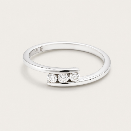 18K White Gold Diamond Ring