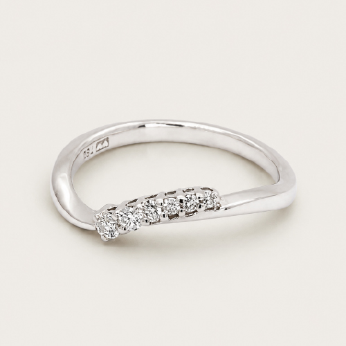 18K White Gold Diamond Ring